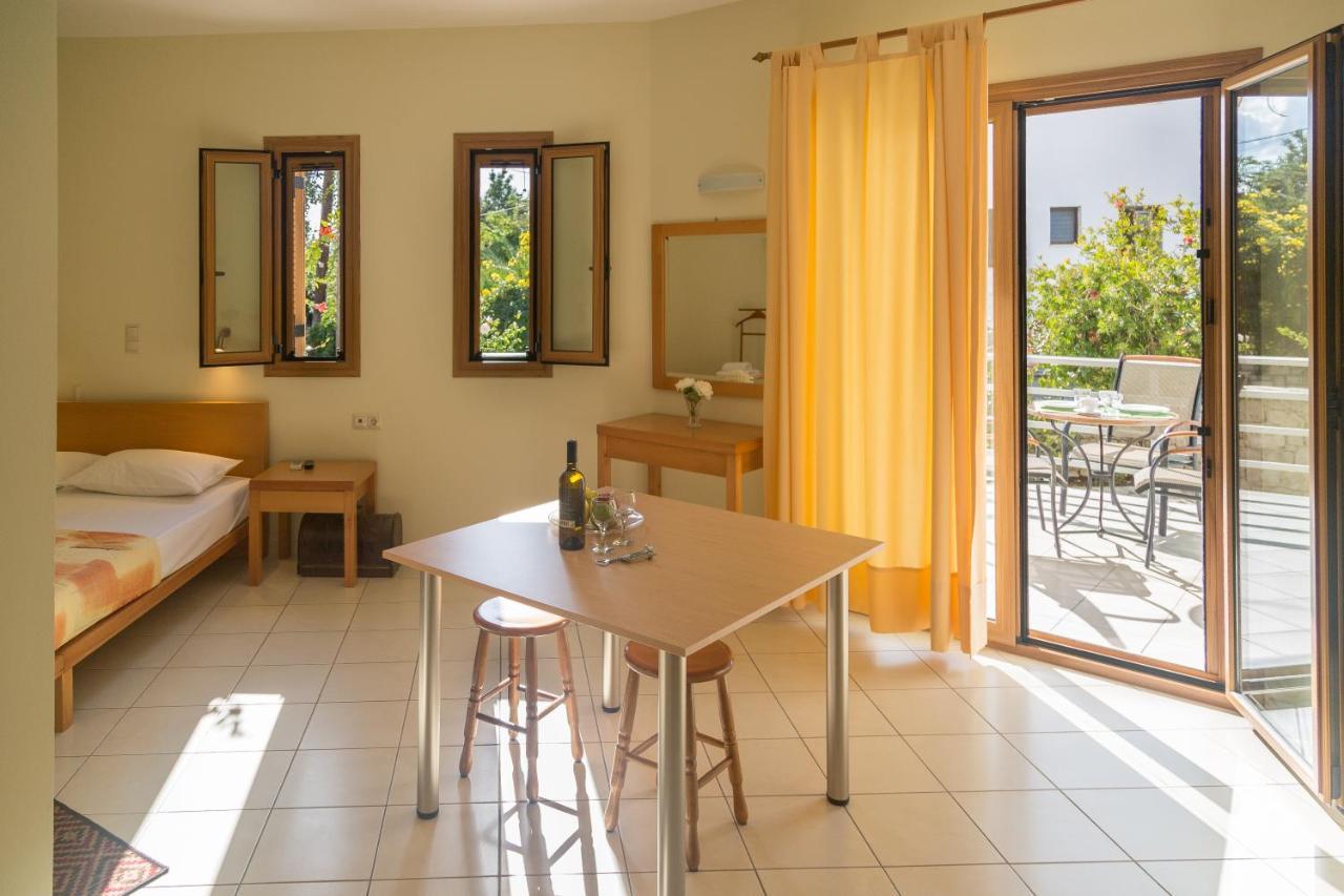 Eleni Suites Methoni Экстерьер фото